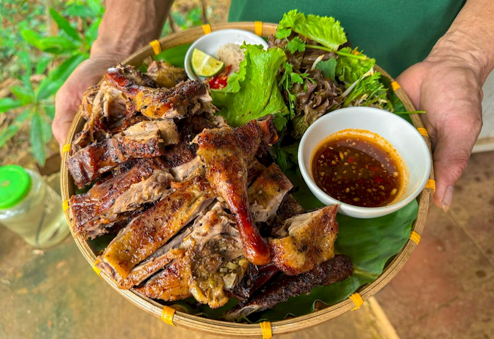 Crispy roasted Co Lung duck with soy sauce